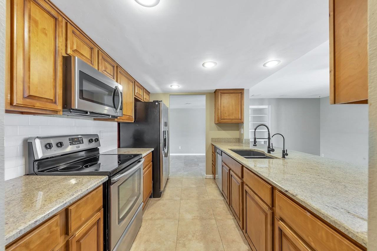 505 E Carson Dr - Photo 5 of 30