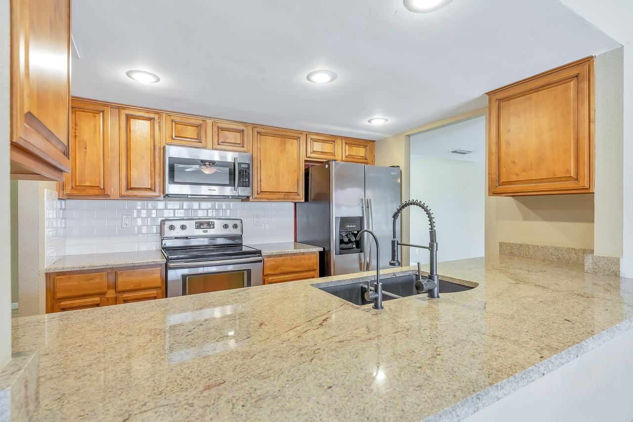 505 E Carson Dr - Photo 6 of 30