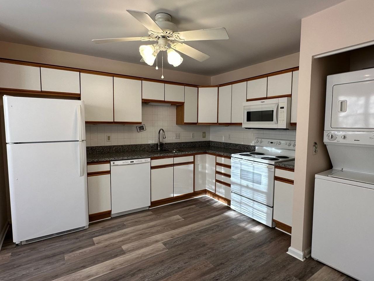 1422 Lilac Ct - Photo 3 of 13