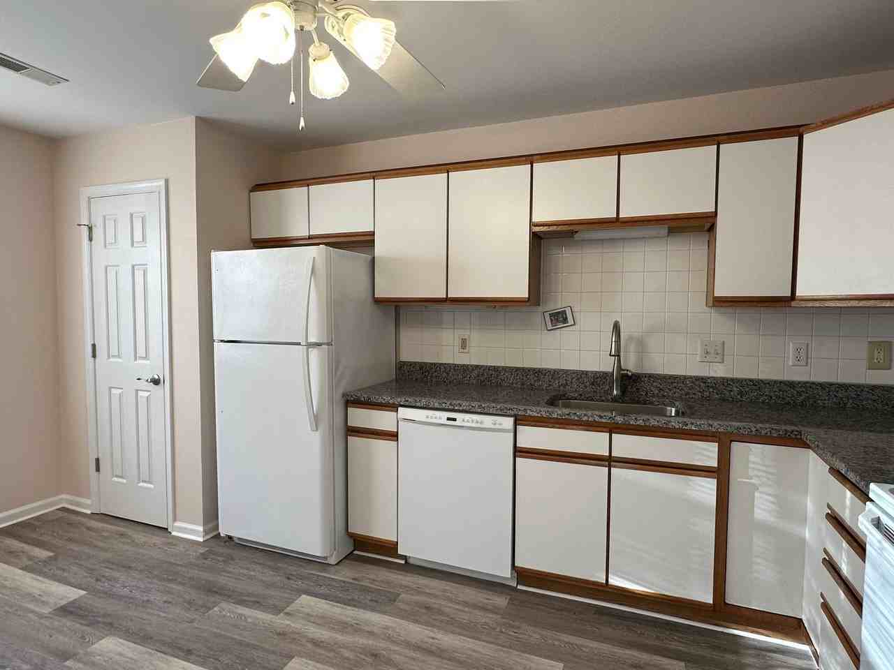 1422 Lilac Ct - Photo 4 of 13