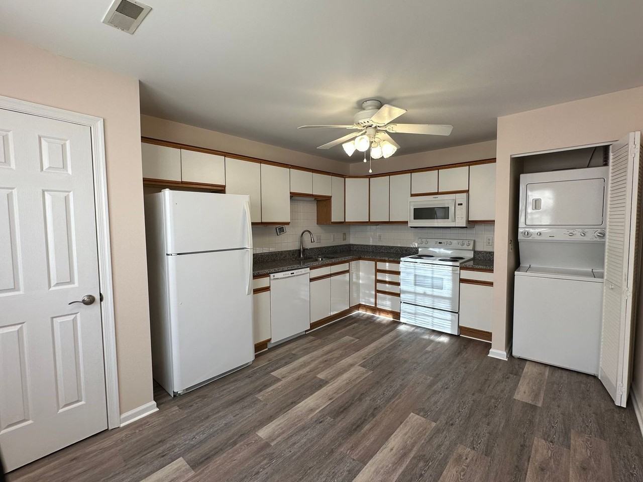 1422 Lilac Ct - Photo 5 of 13