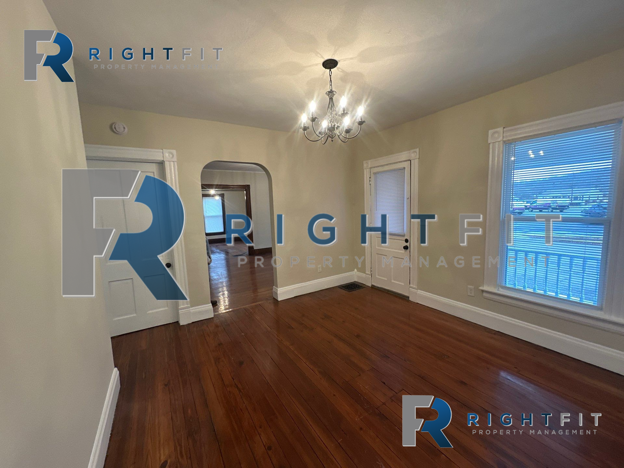 218 S Main St - Photo 7 of 31