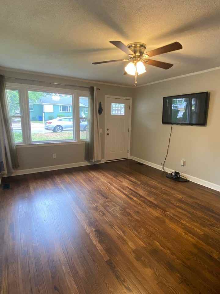 1121 S Kilbourne Rd - Photo 2 of 11