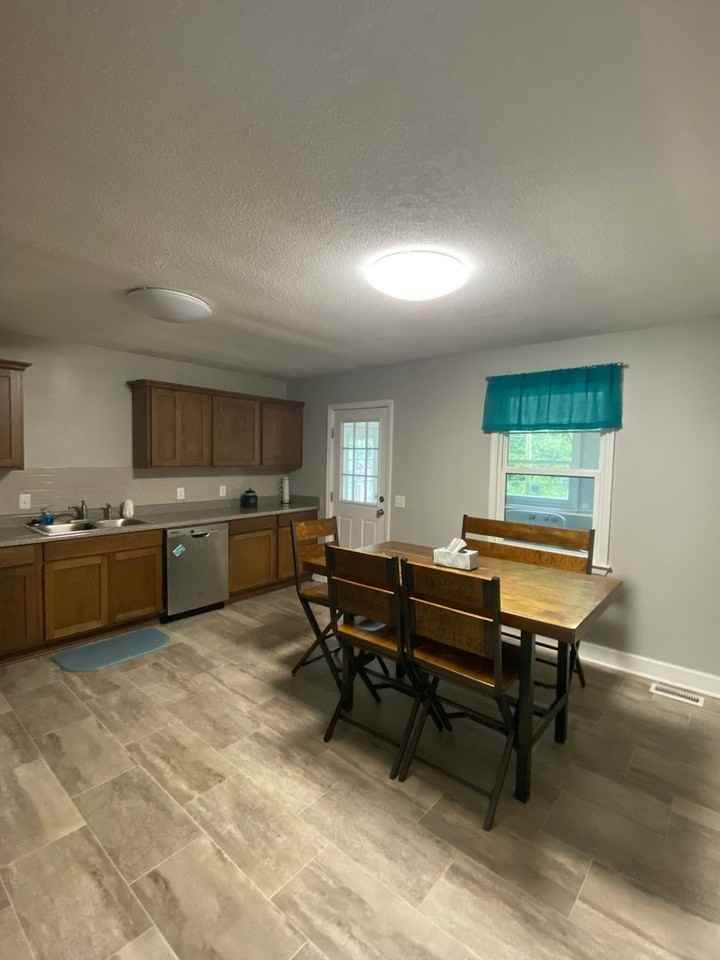 1121 S Kilbourne Rd - Photo 3 of 11