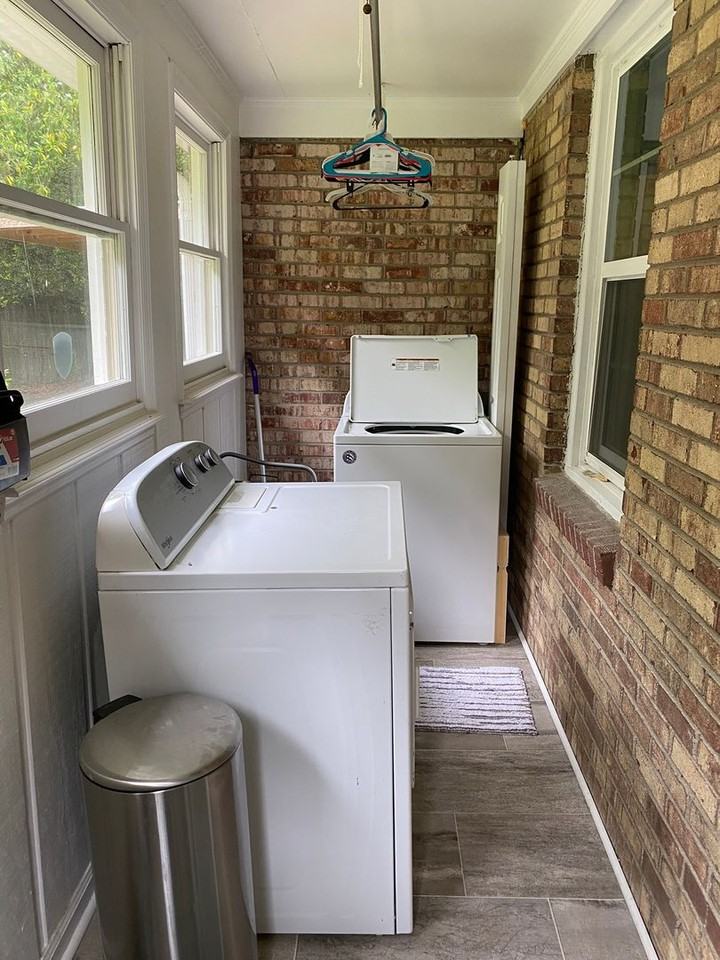 1121 S Kilbourne Rd - Photo 6 of 11