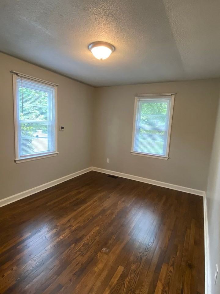 1121 S Kilbourne Rd - Photo 7 of 11