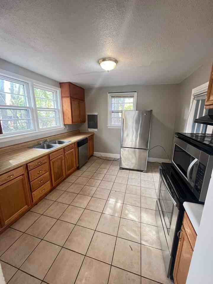 1429 Colin Kelly Dr - Photo 4 of 9