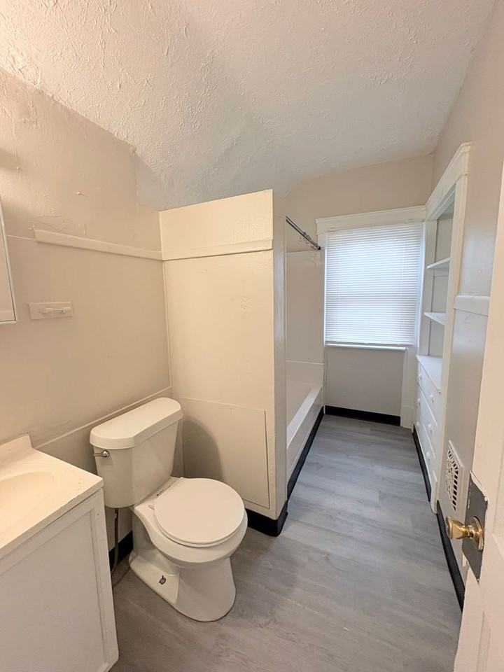 3354 W 88th St - Photo 2 of 16