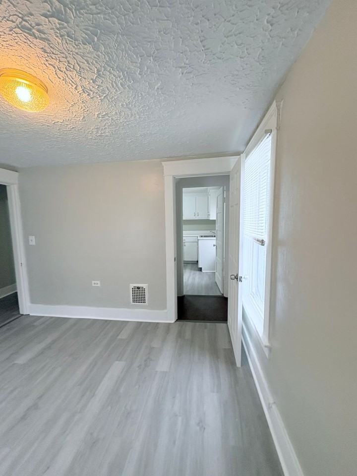 1741 W Market St - Photo 6 of 9