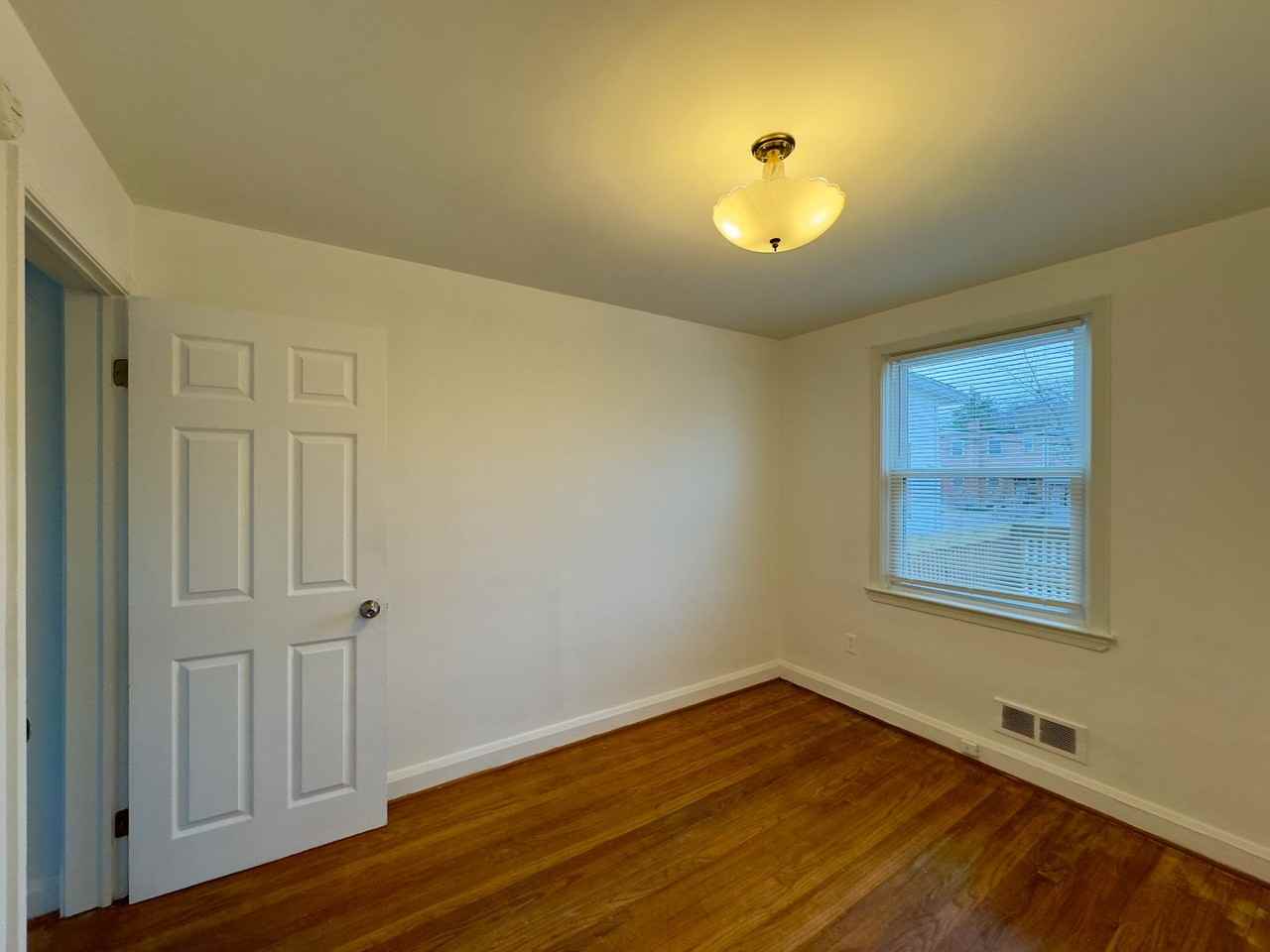 712 Bethnal Rd - Photo 7 of 22