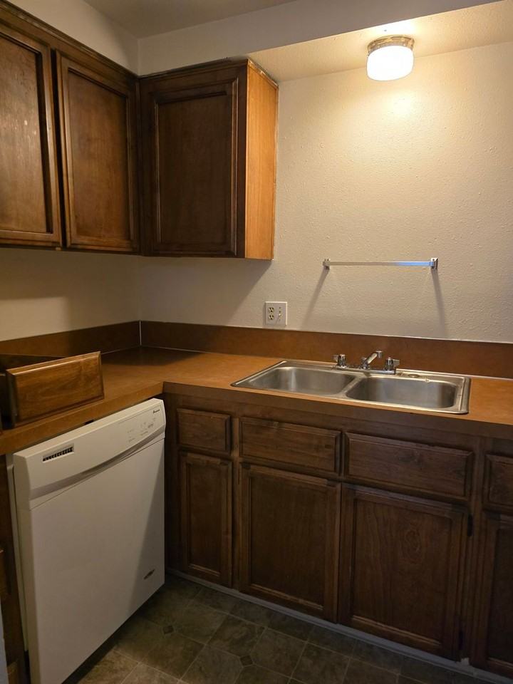 115 Lincoln St - Photo 5 of 11