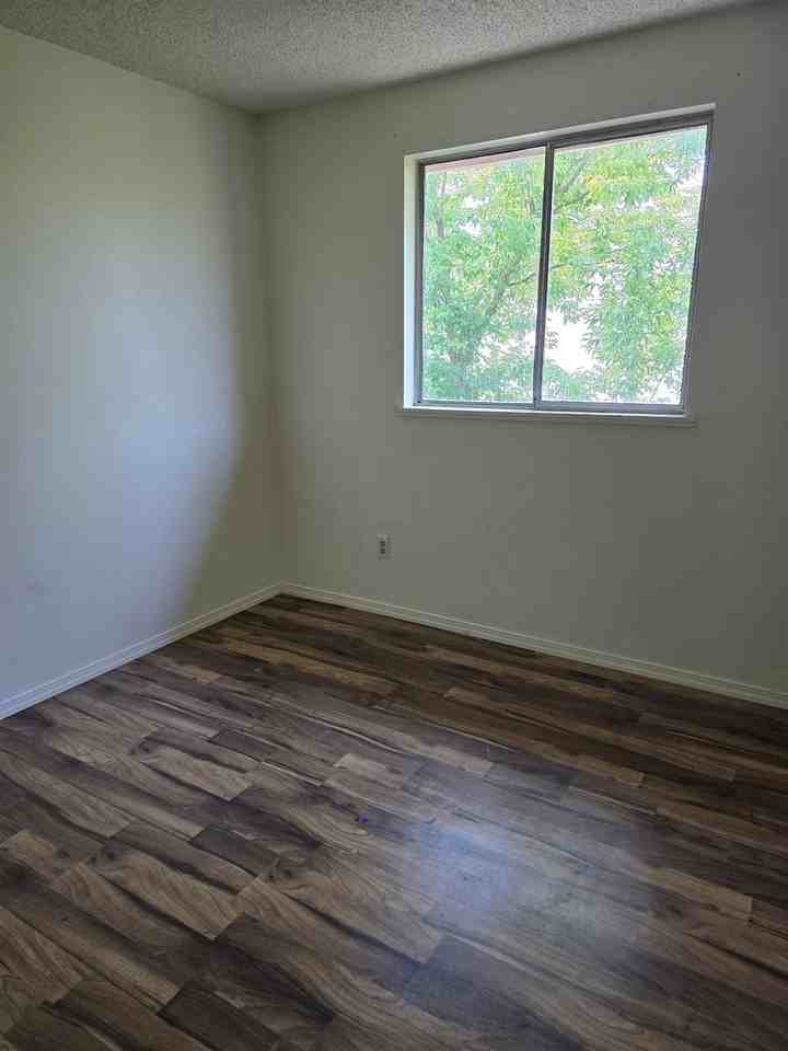 115 Lincoln St - Photo 7 of 11