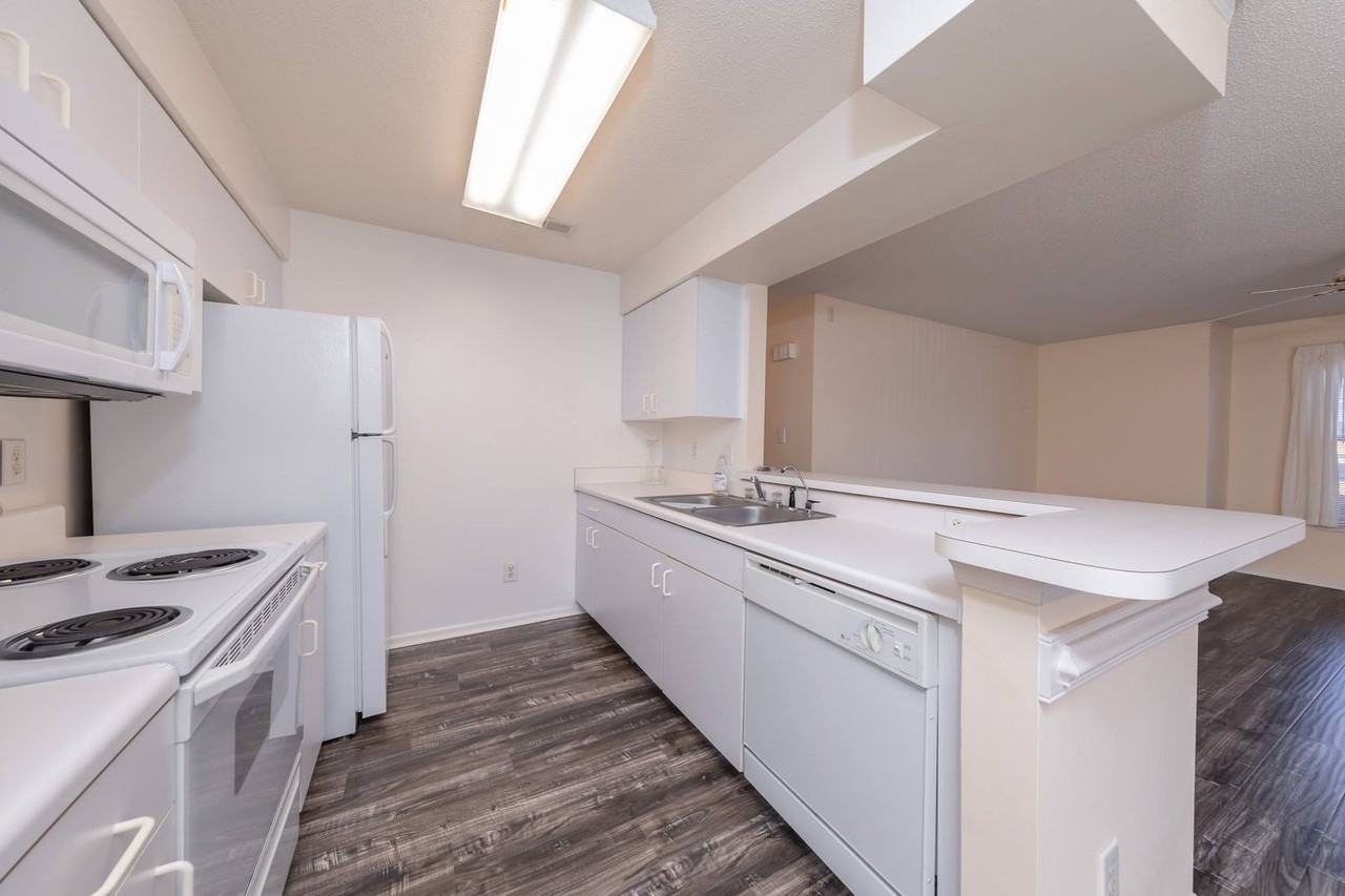 101 Queens Cres - Photo 7 of 13