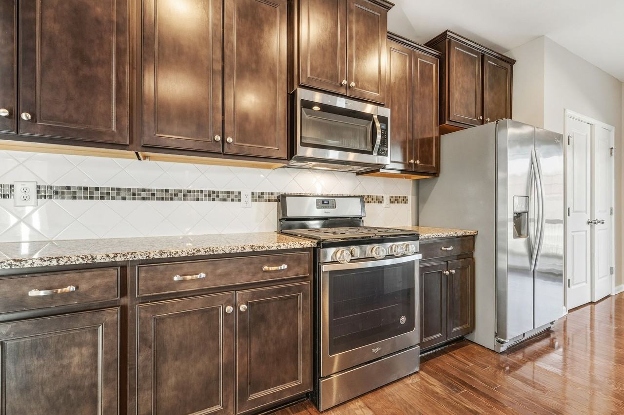 1914 Nellora Ln - Photo 3 of 24