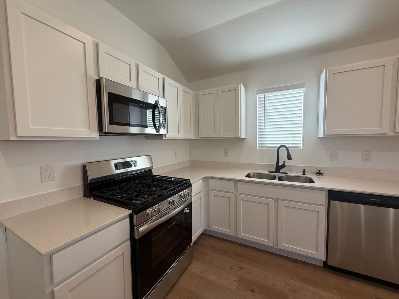 1177 Sunflower Ln - Photo 7 of 24