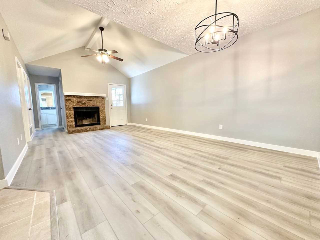1002 Bull Run - Photo 2 of 21