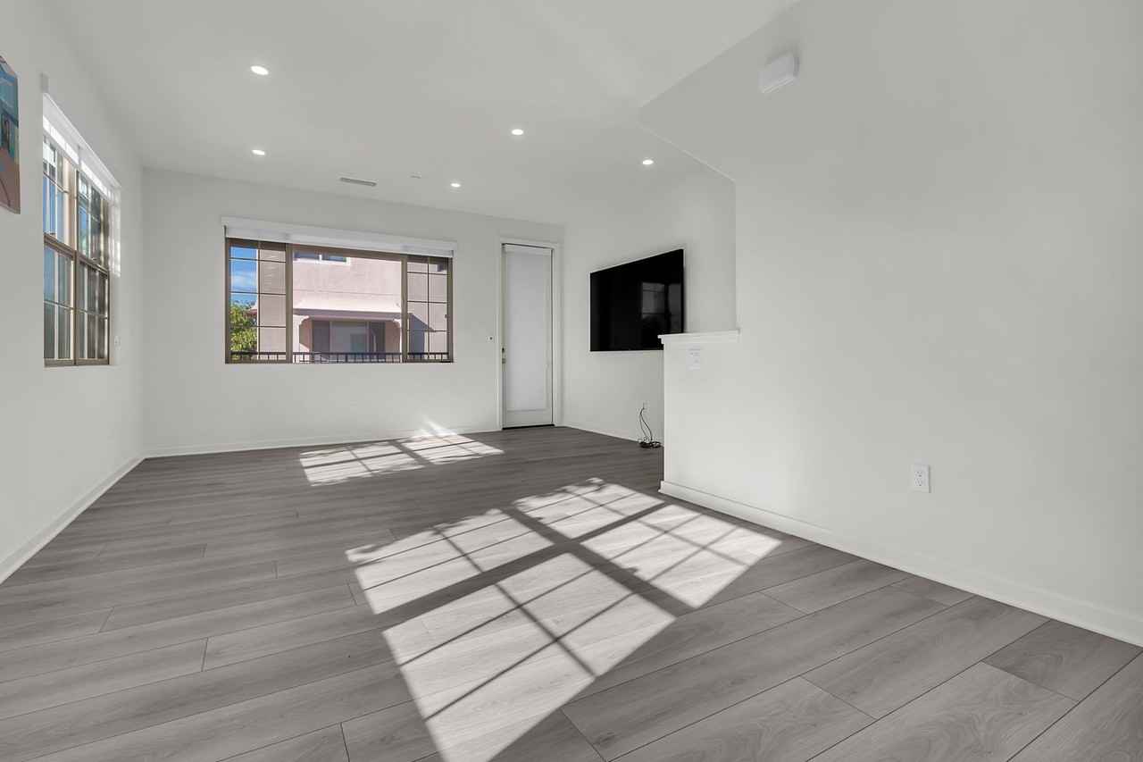 711 Spring Gdn - Photo 3 of 21