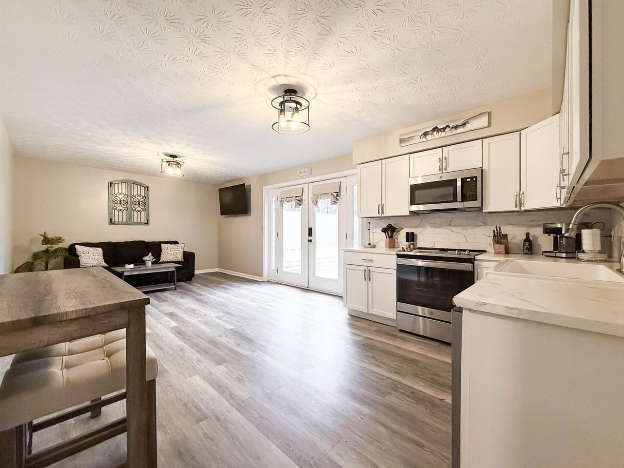 3 Stonehaven Ct - Photo 2 of 18