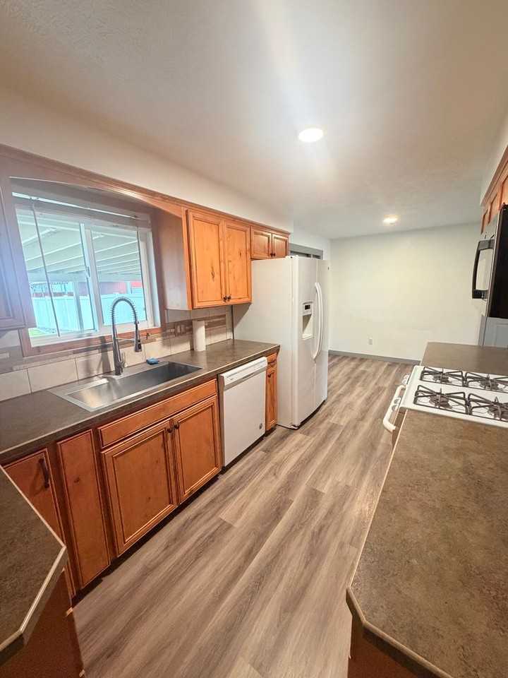 11818 E 26th Ave - Photo 3 of 19