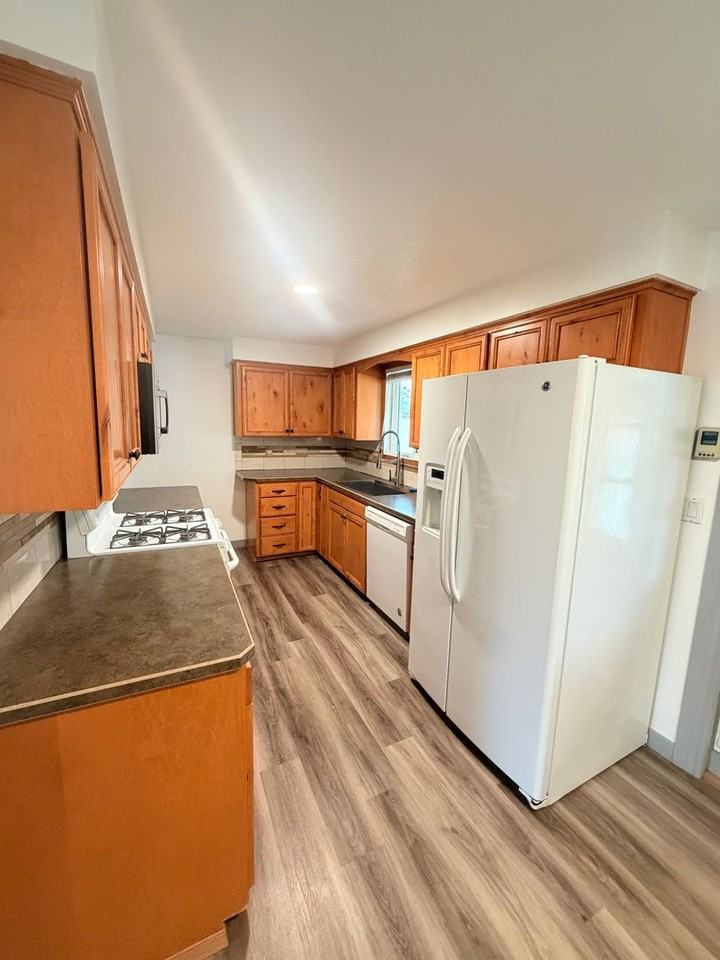 11818 E 26th Ave - Photo 4 of 19