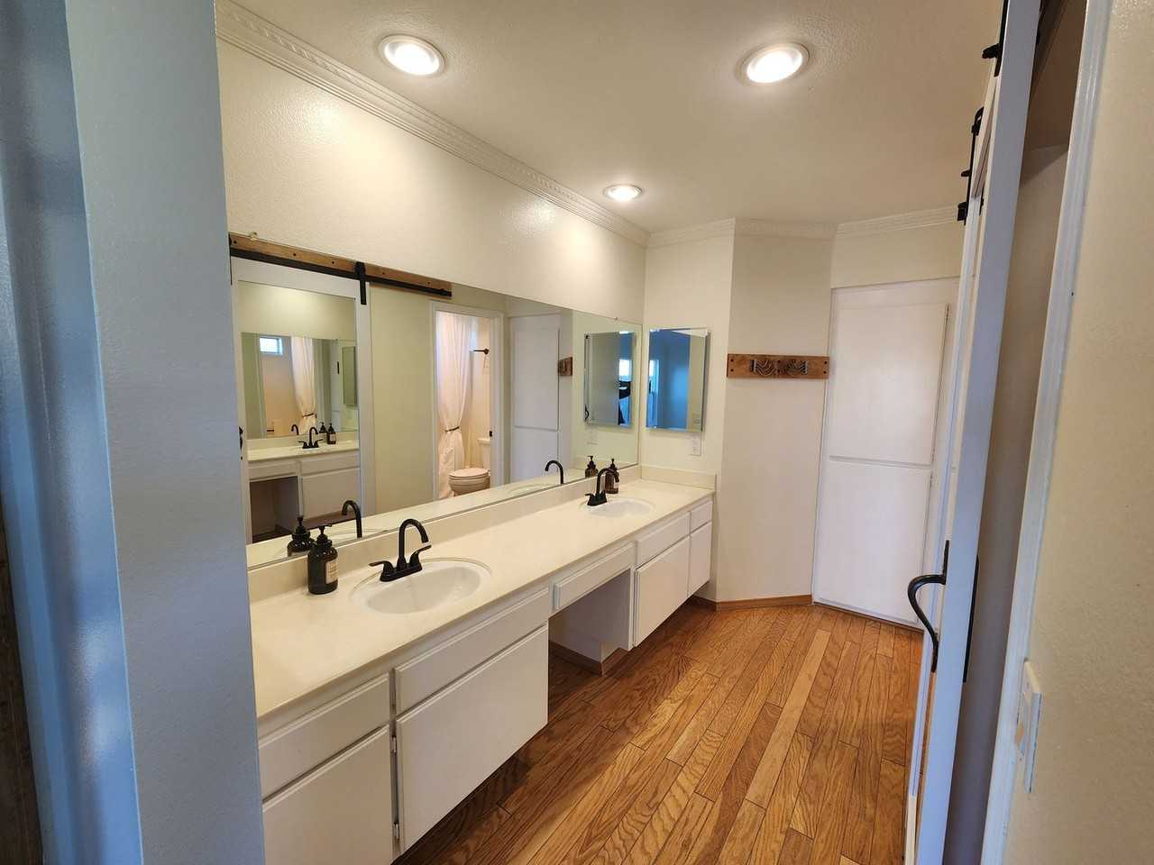 6940 Queens Ct - Photo 5 of 34