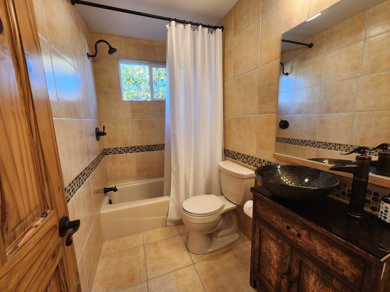 6940 Queens Ct - Photo 7 of 34