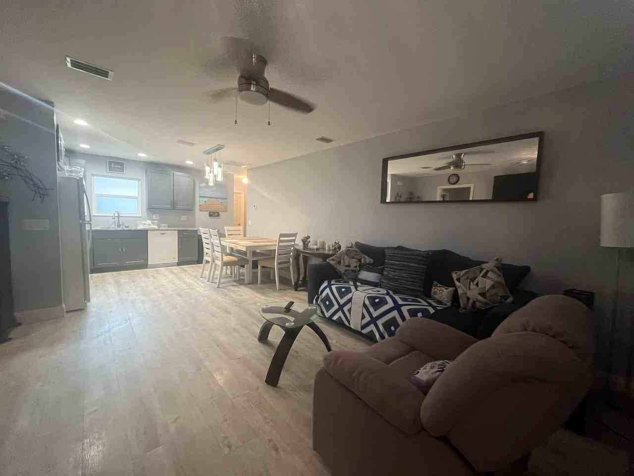 1227 S Daytona Ave - Photo 3 of 16