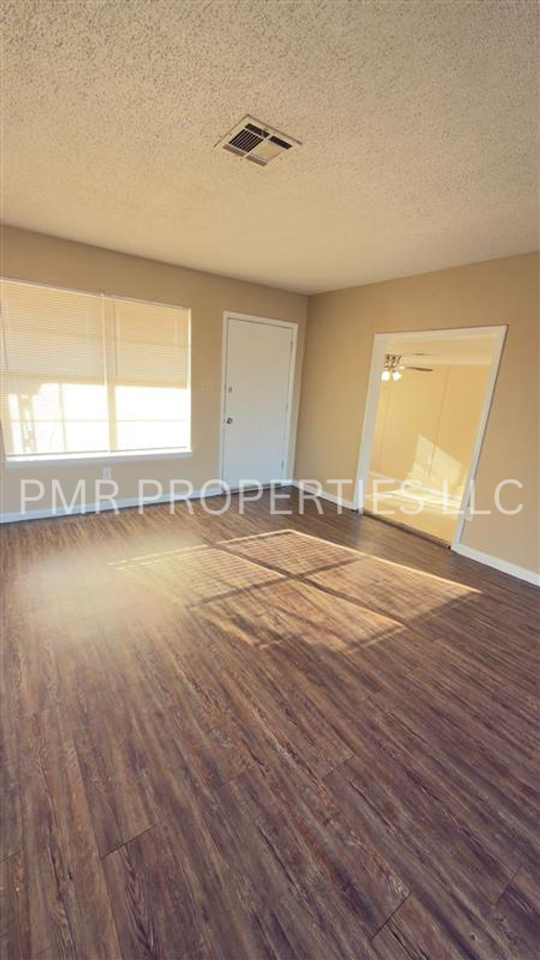 5311 Nw Cherry Ave - Photo 4 of 12