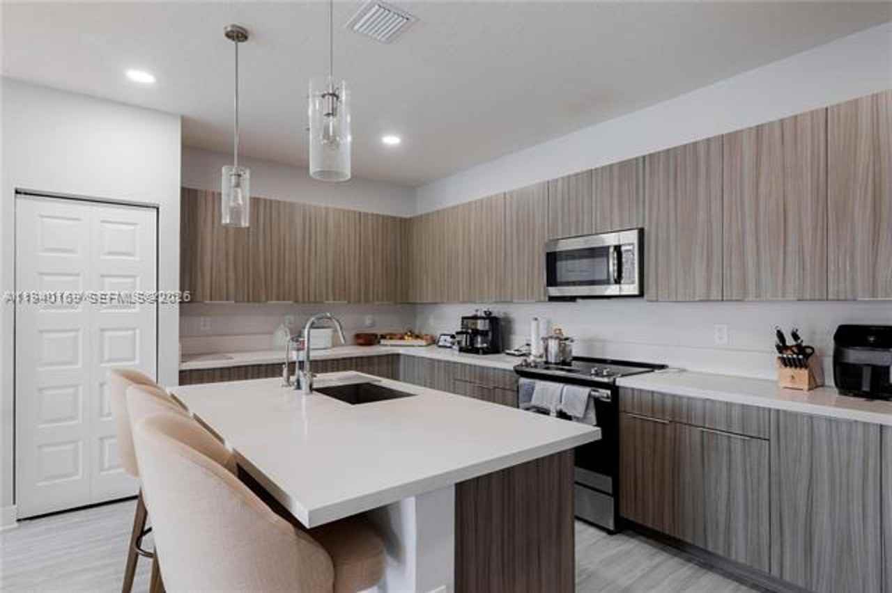 4714 4714 NW 84th Ct th 4714 - Photo 3 of 11