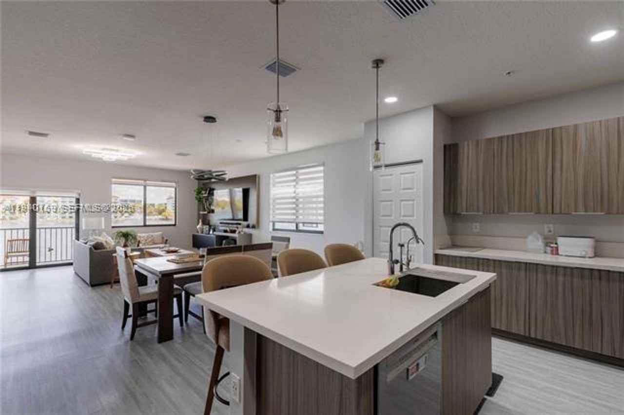 4714 4714 NW 84th Ct th 4714 - Photo 4 of 11