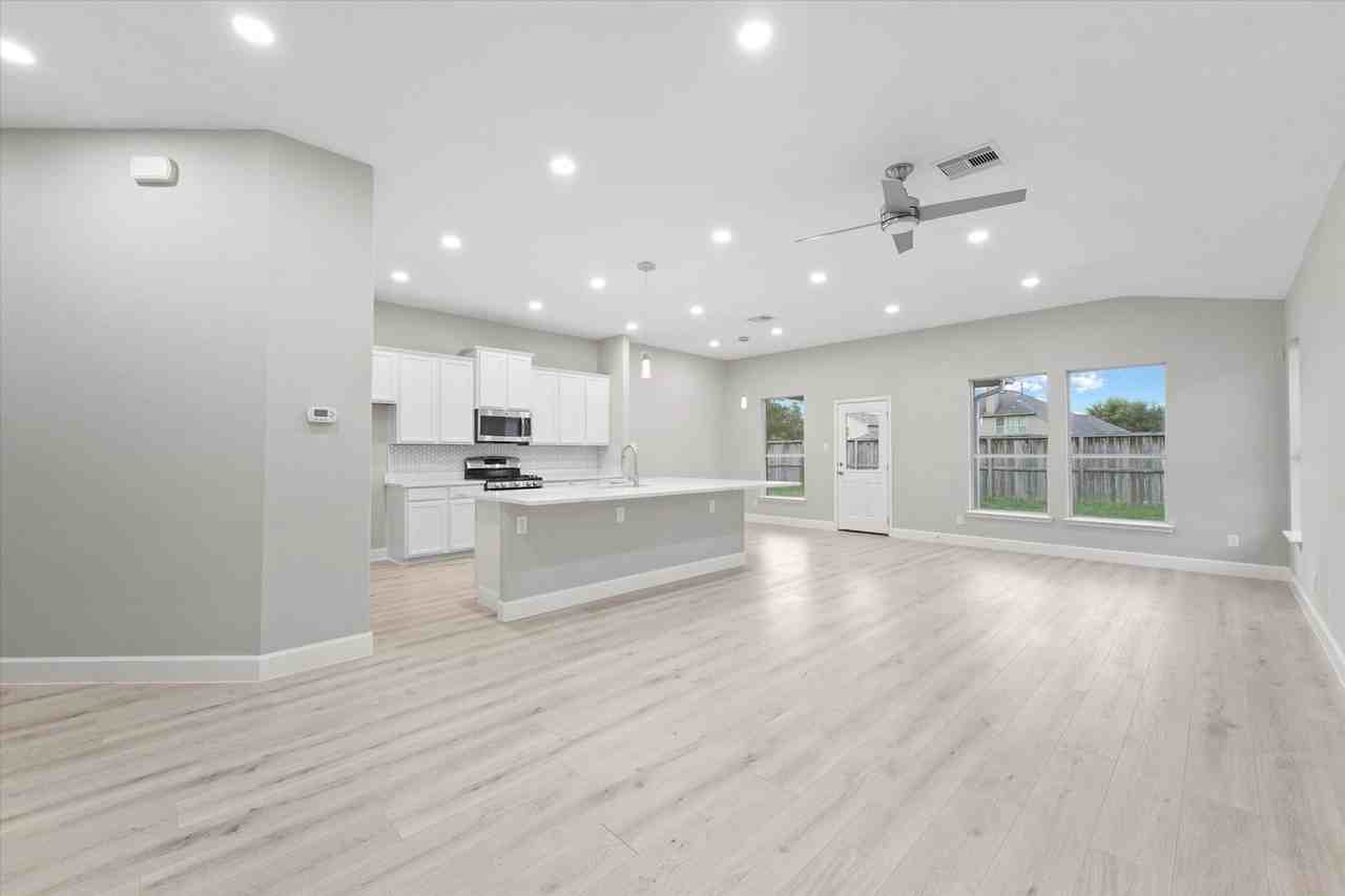 21405 Naples Hollow Ln - Photo 7 of 26