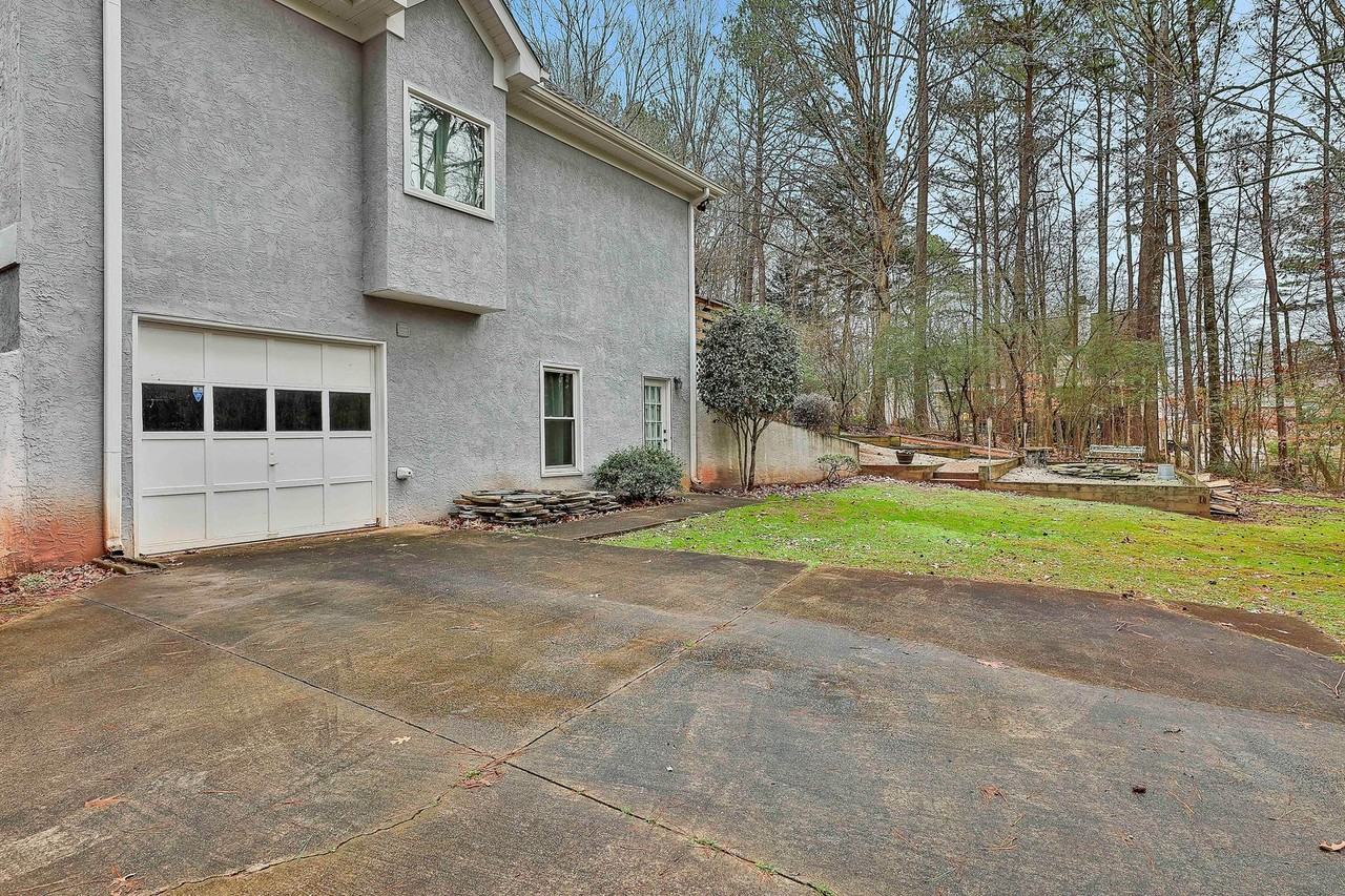 60 Birchwood Ln - Photo 2 of 15