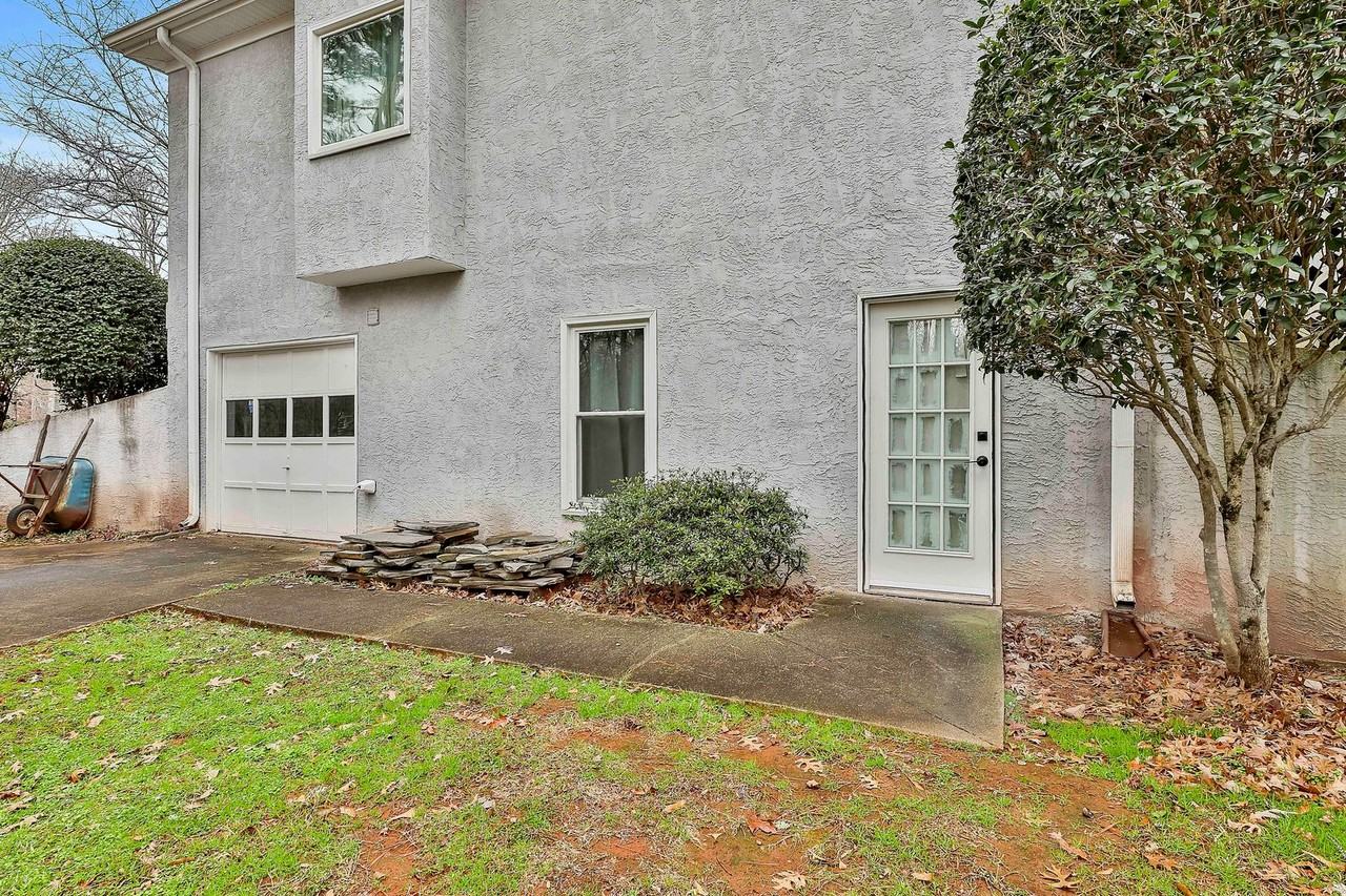 60 Birchwood Ln - Photo 3 of 15