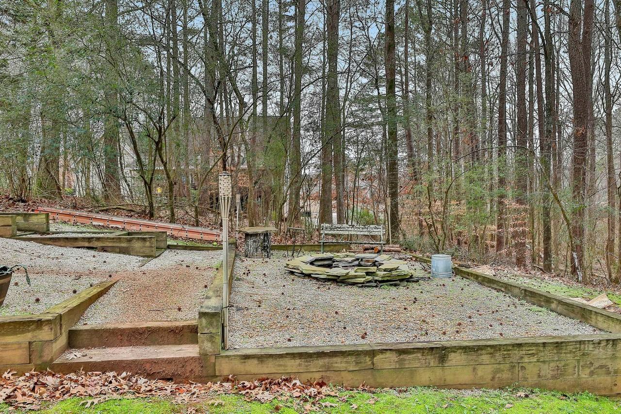 60 Birchwood Ln - Photo 4 of 15