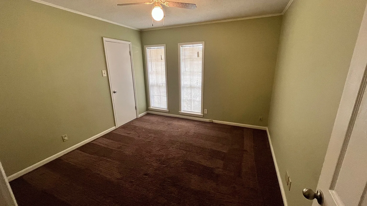 144 Lee St - Photo 4 of 14