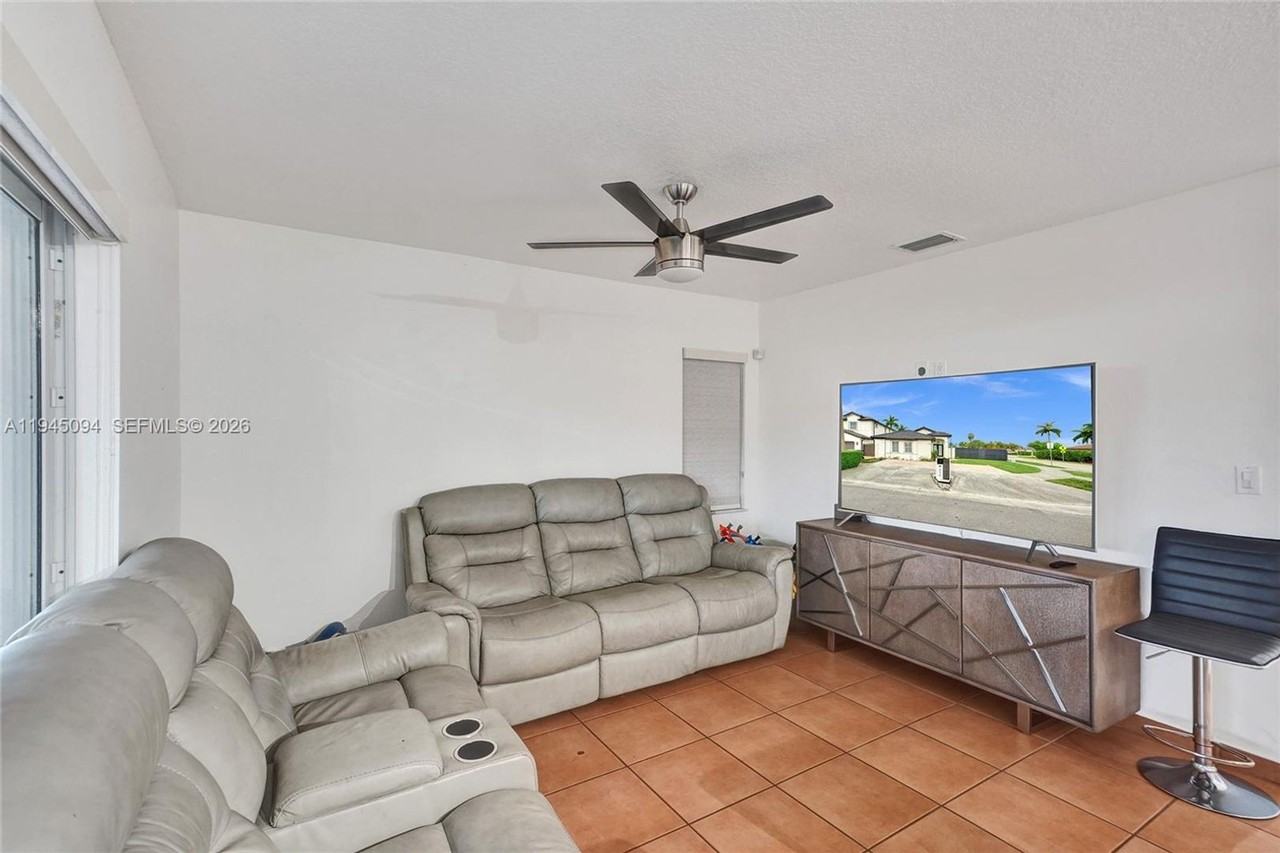 898 Nw 131st Ave - Photo 5 of 22