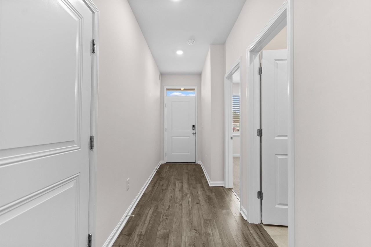 3710 Bells Lake Cir - Photo 3 of 37