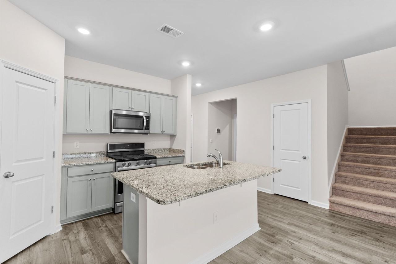 3710 Bells Lake Cir - Photo 5 of 37