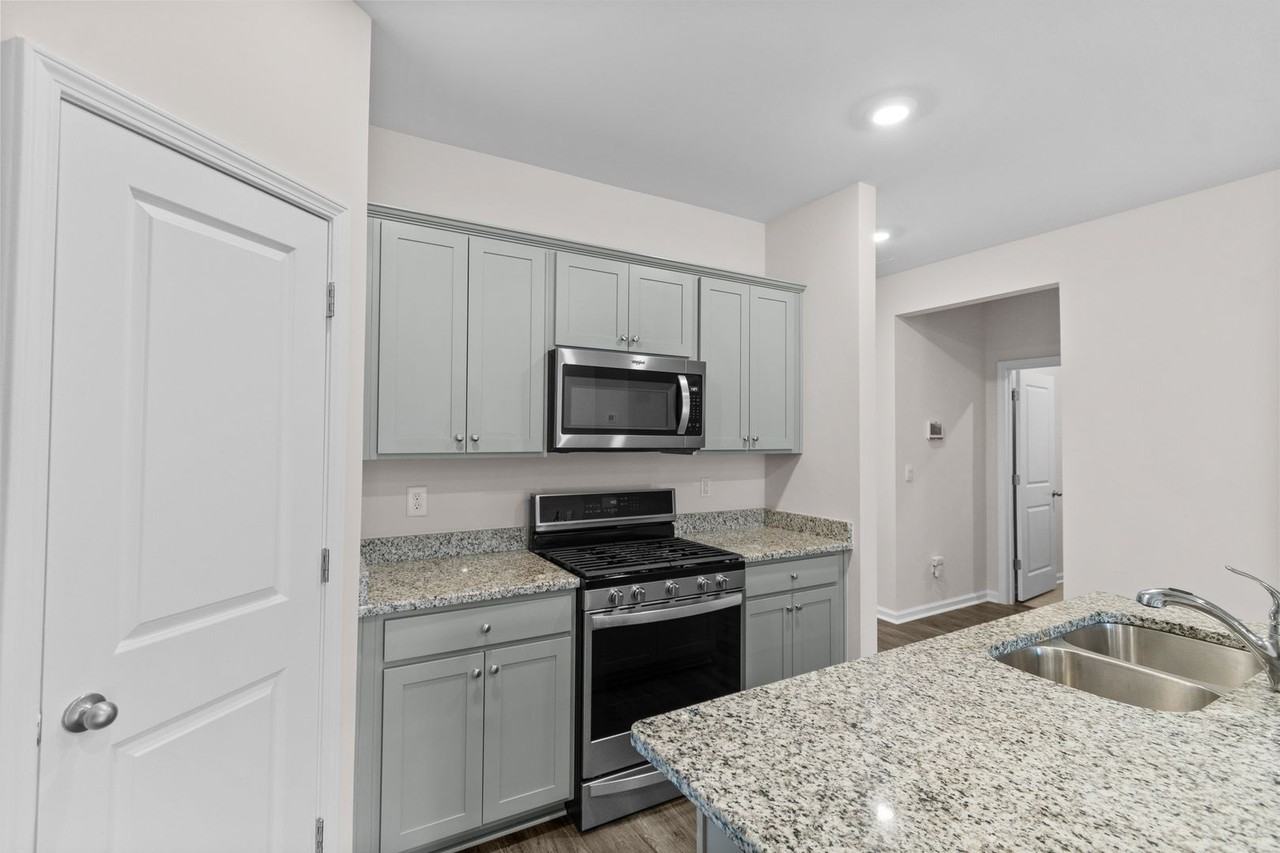 3710 Bells Lake Cir - Photo 6 of 37