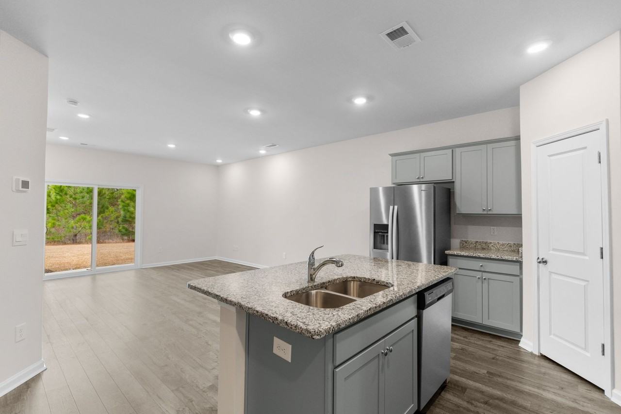 3710 Bells Lake Cir - Photo 7 of 37