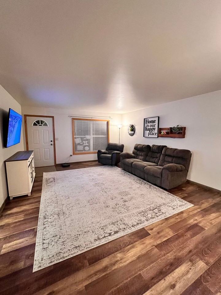 1339 Glenn Pl - Photo 2 of 20