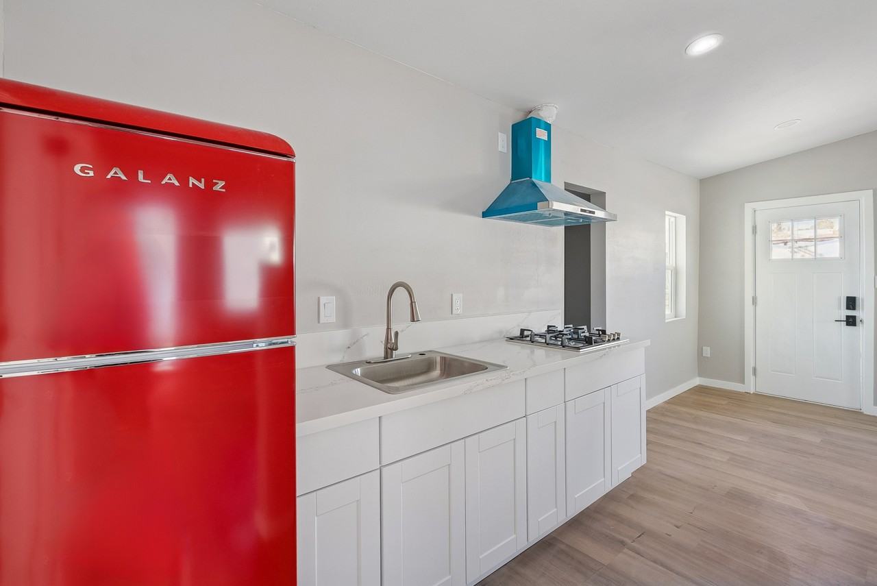 890 E Ash St #4 - Photo 6 of 11