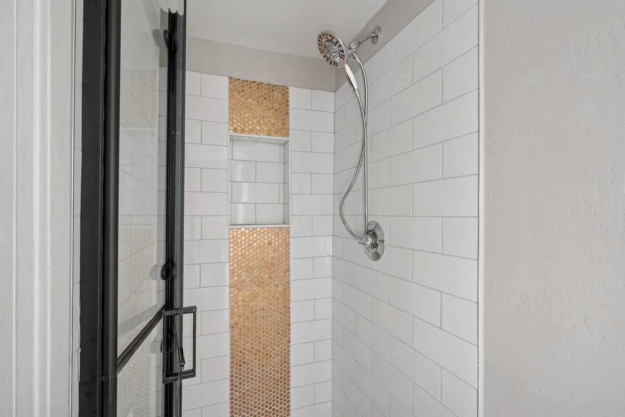 890 E Ash St #4 - Photo 7 of 11