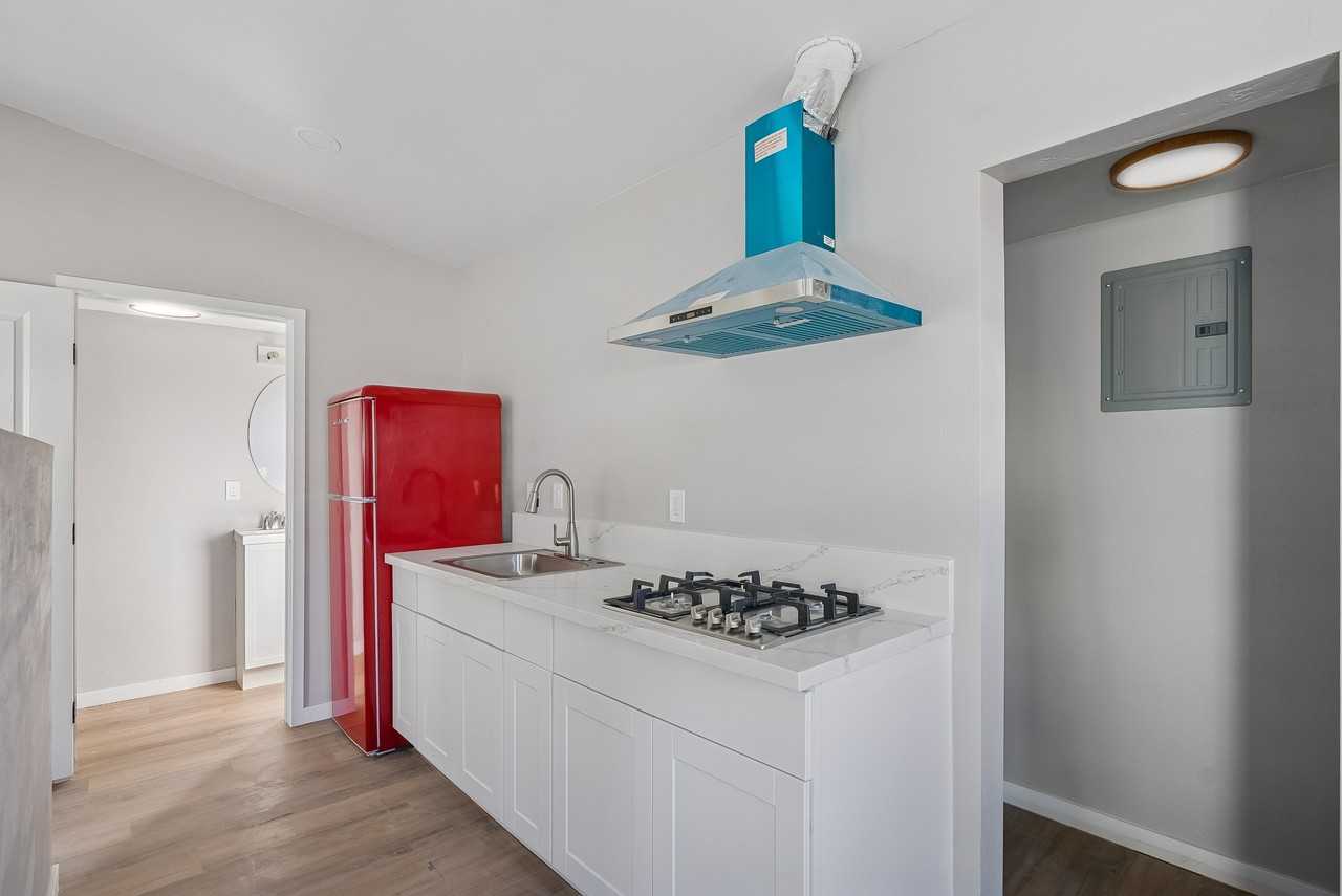 890 E Ash St #4 - Photo 5 of 11