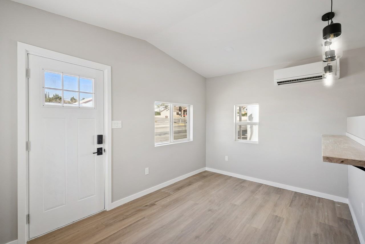 890 E Ash St #4 - Photo 4 of 11
