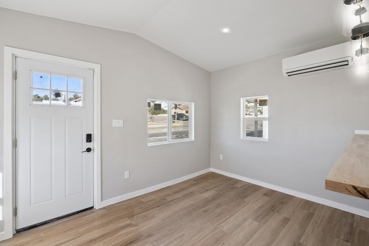 890 E Ash St #3 - Photo 4 of 8