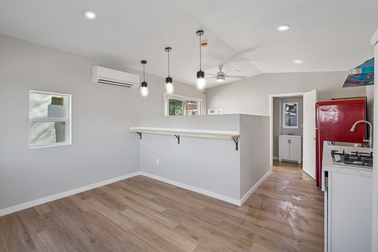 890 E Ash St #3 - Photo 5 of 8