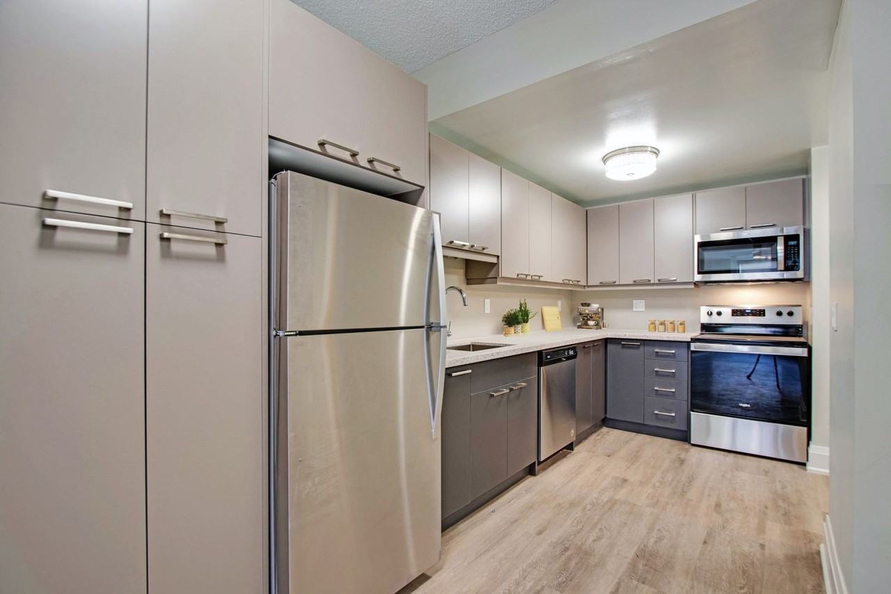 79 Grand Avenue South - Photo 7 of 17