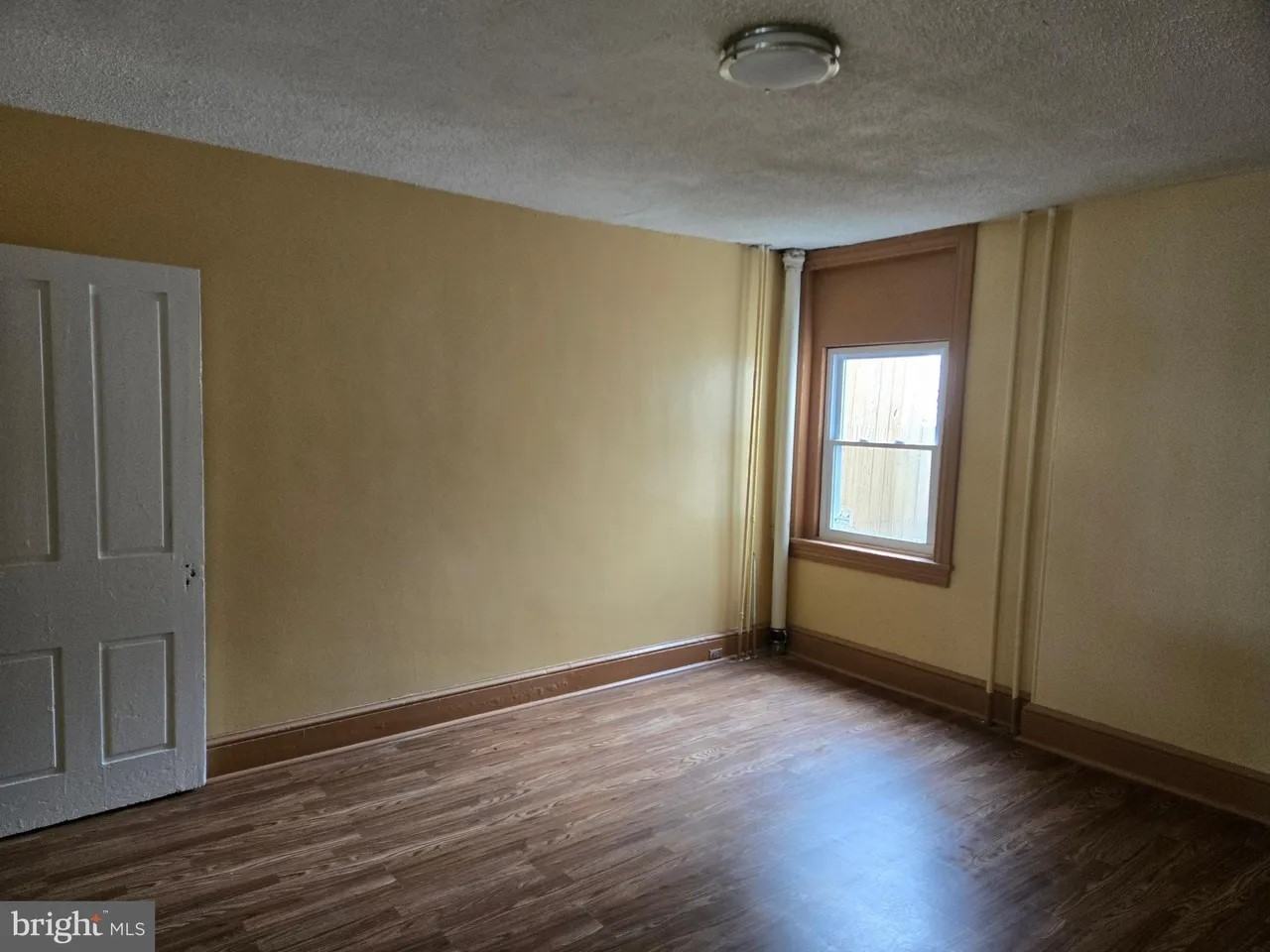 504 Walnut St - Photo 5 of 13