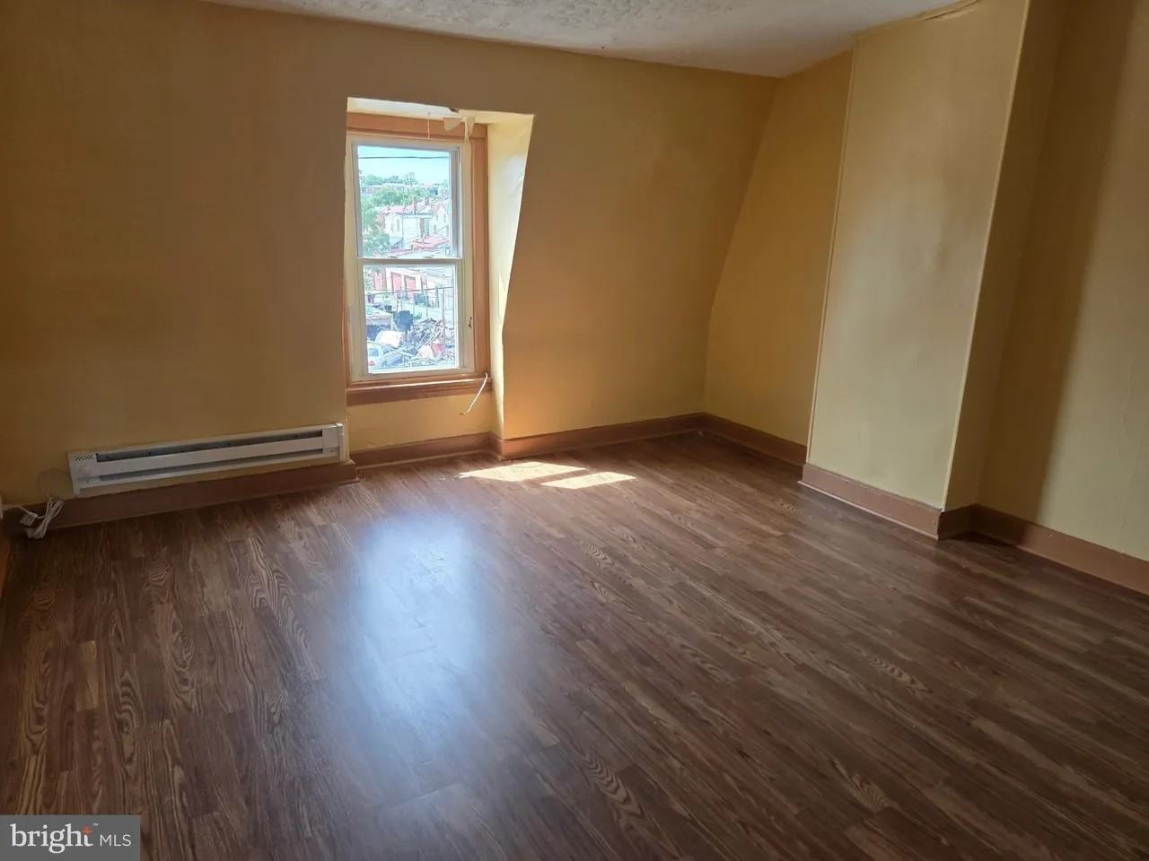 504 Walnut St - Photo 6 of 13